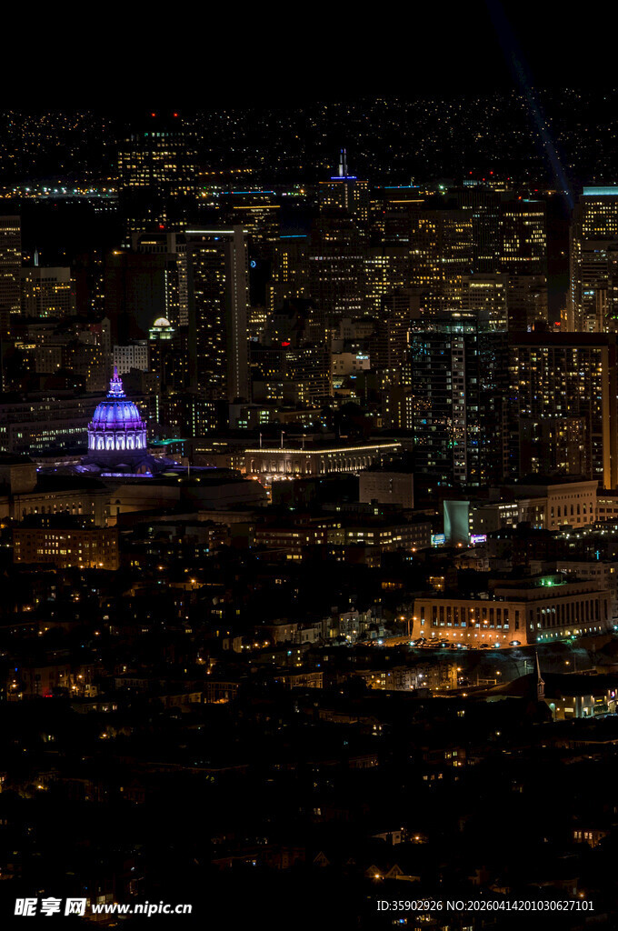 城市璀璨夜景俯瞰图