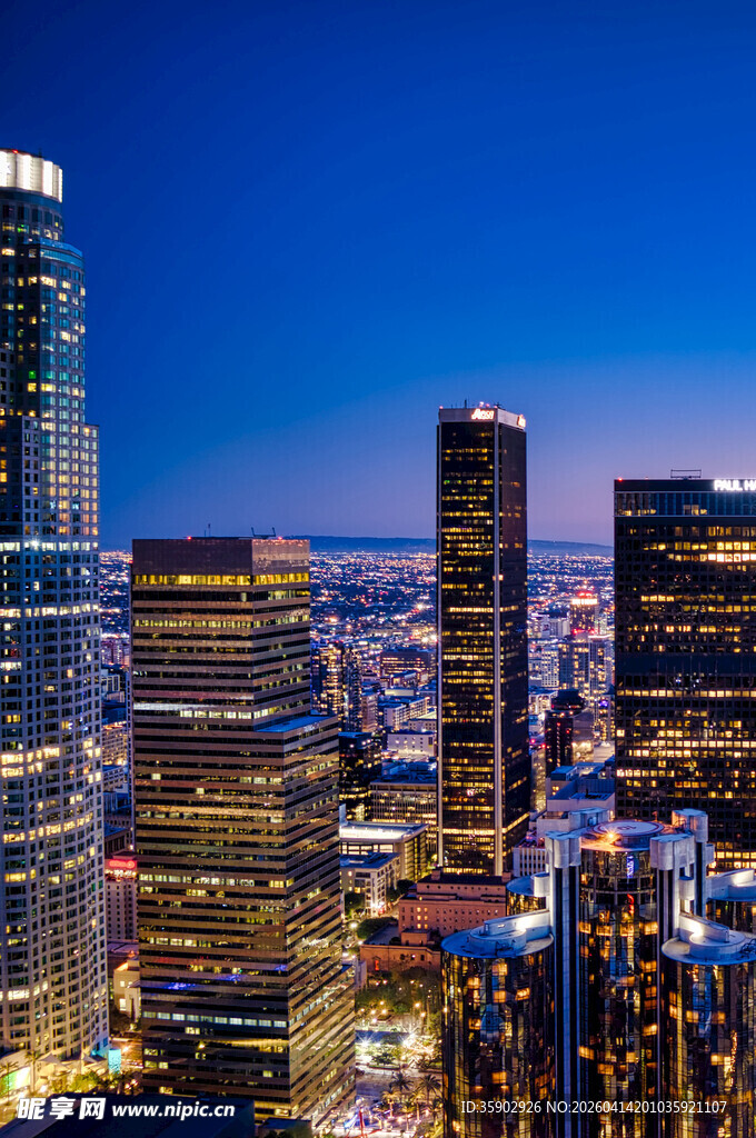 繁华都市夜景璀璨灯火