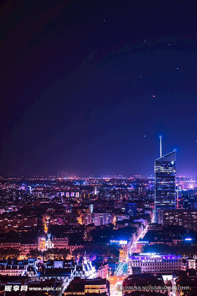 城市璀璨夜景俯瞰图