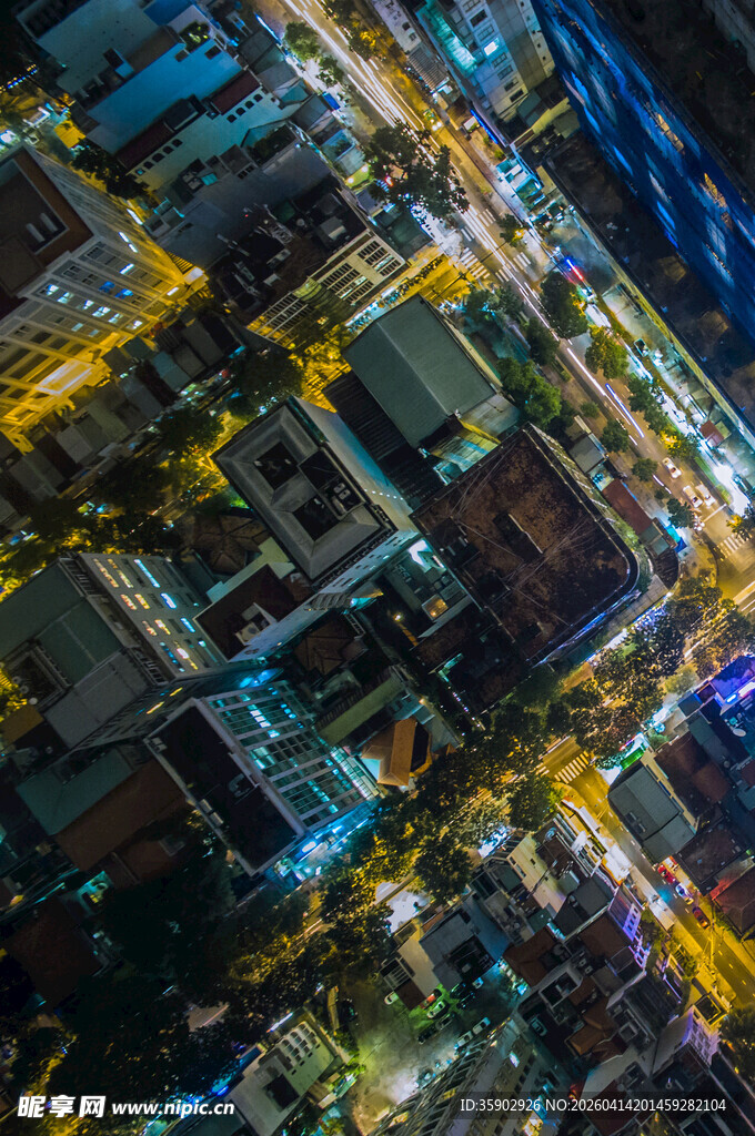 城市璀璨夜景俯瞰图