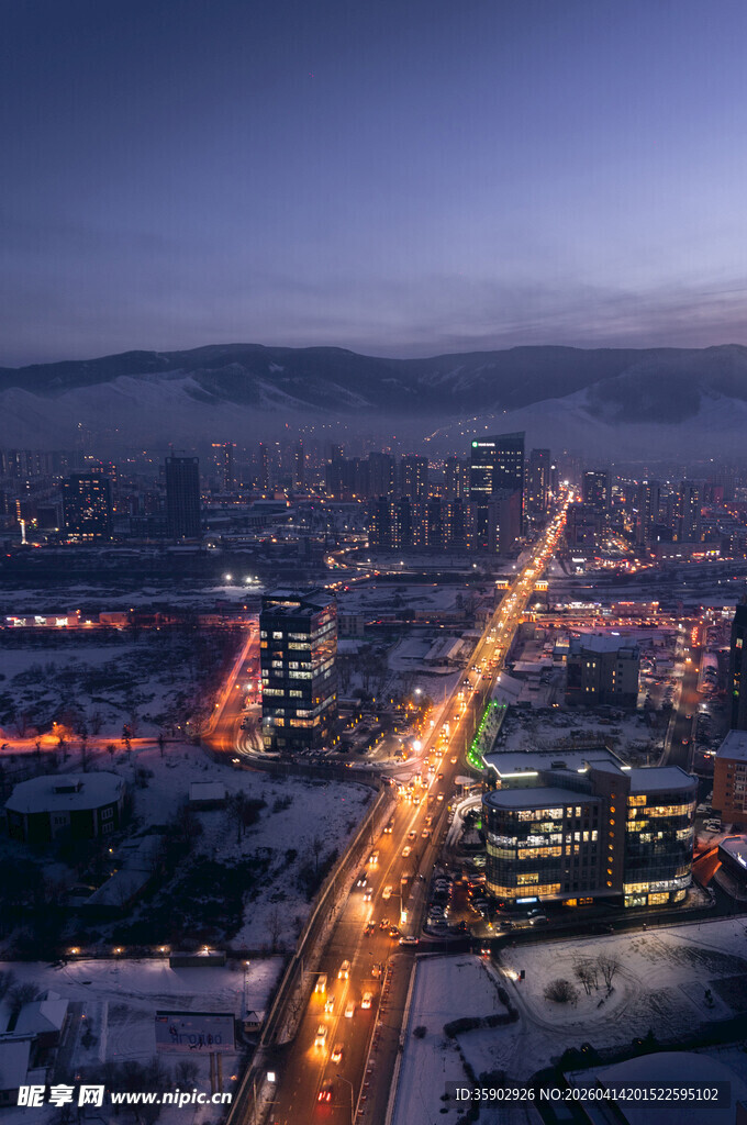 城市夜景灯火璀璨街道
