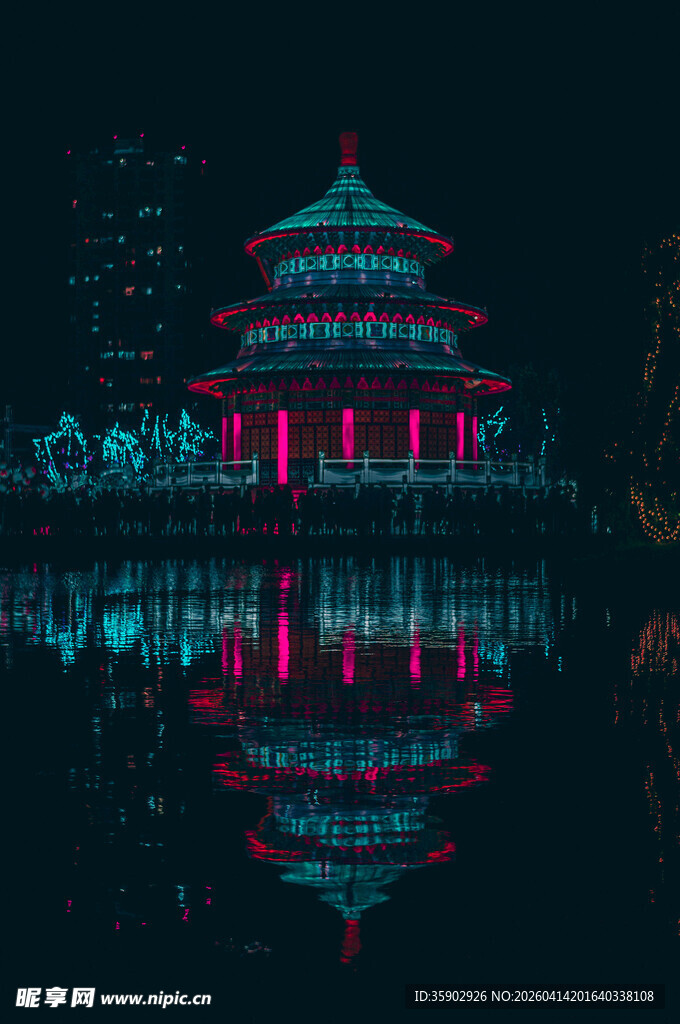 夜晚璀璨古亭倒影美景