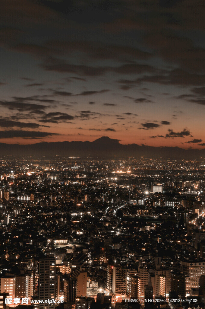 城市黄昏夜景俯瞰图