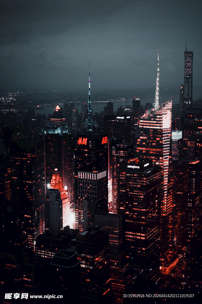 夜幕下璀璨的都市天际线