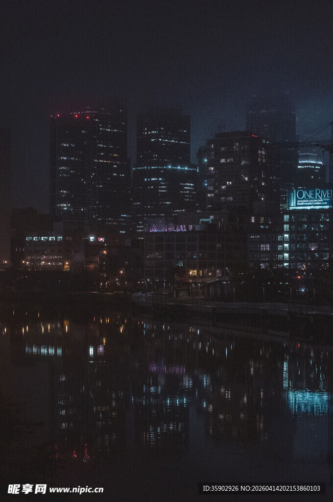 城市夜景倒影