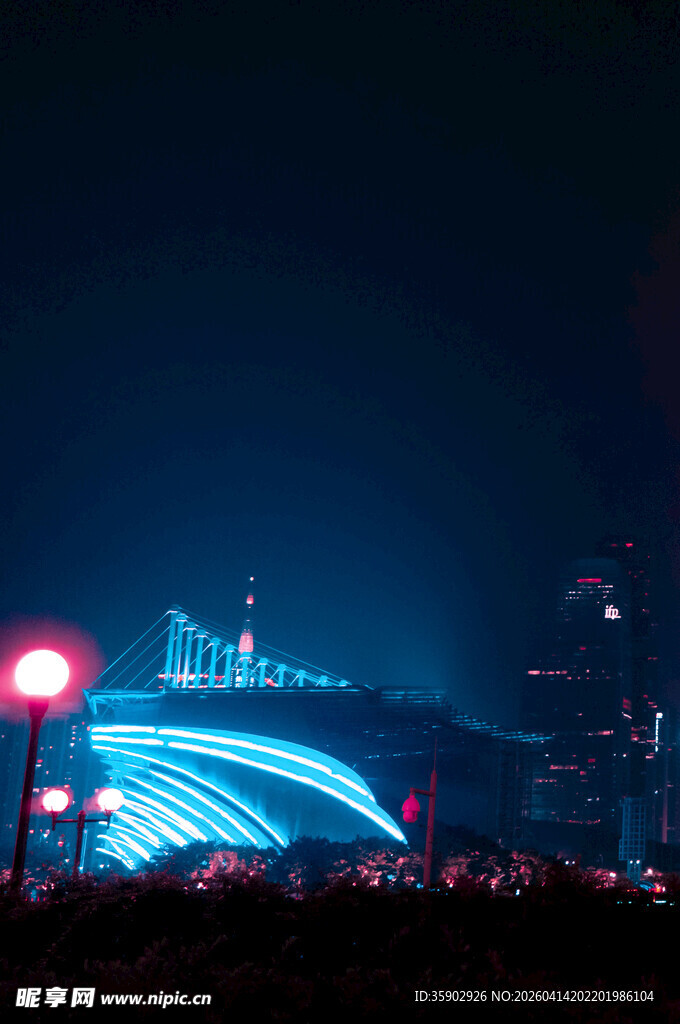 夜晚城市灯光秀景观