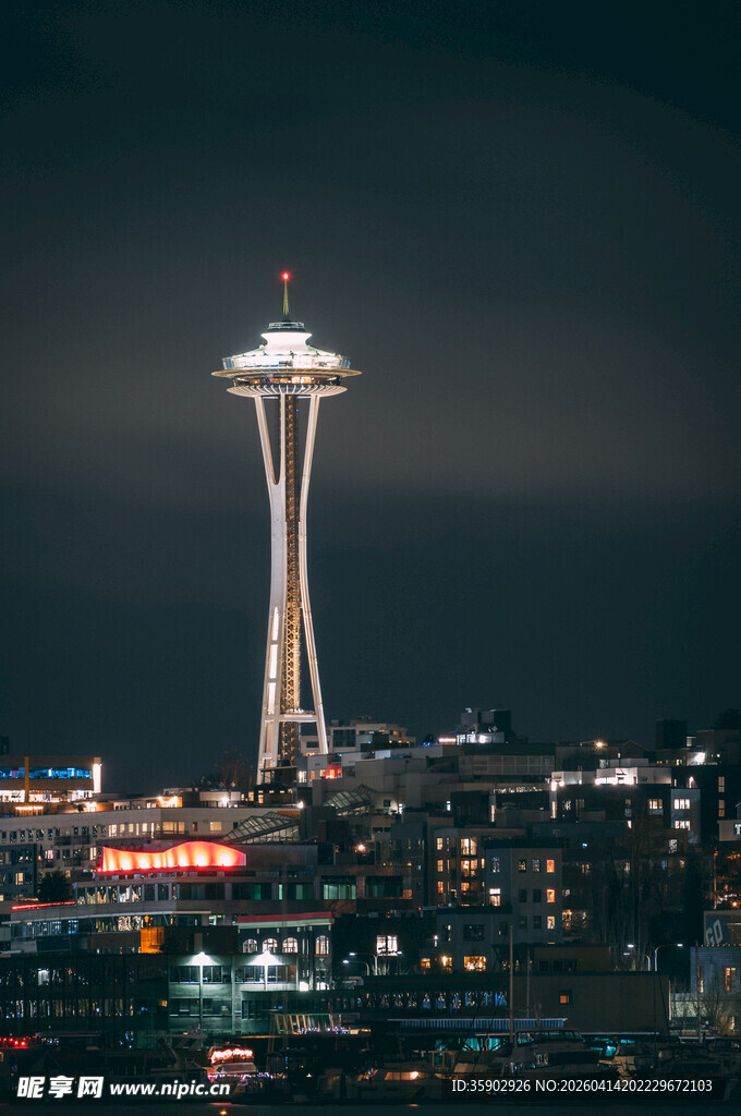 西雅图夜景中的太空针塔