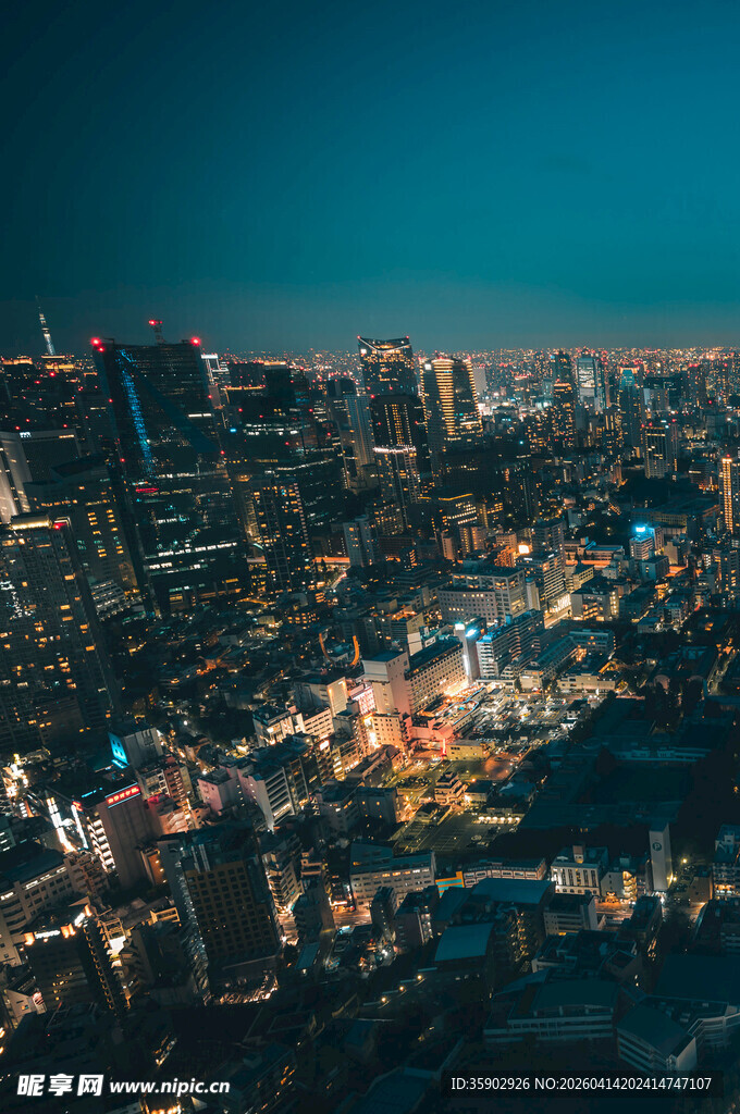 城市璀璨夜景俯瞰图