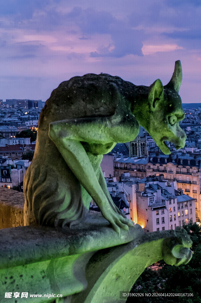 巴黎圣母院上的石像鬼