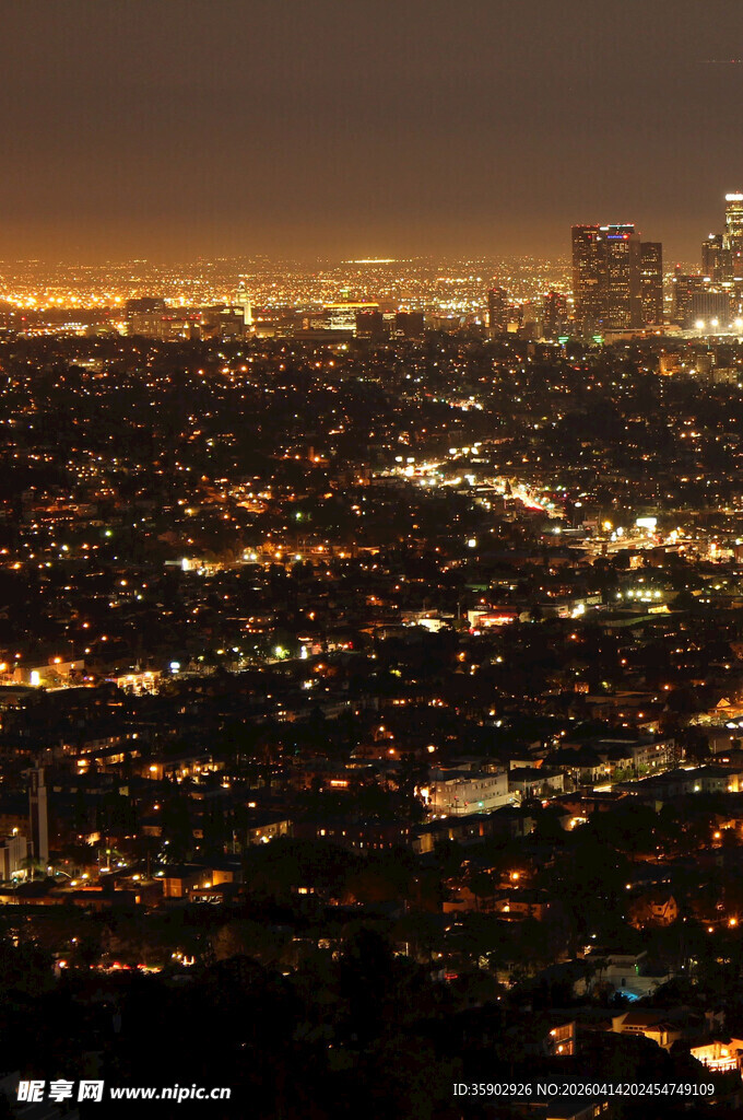 夜幕下的璀璨城市景观