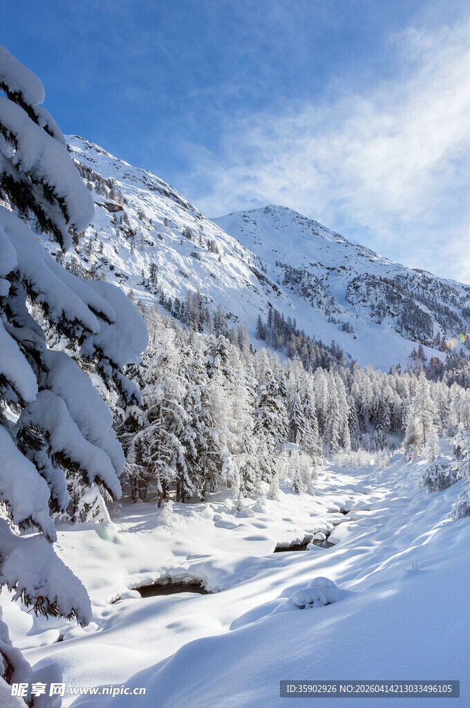 冬日雪山雪景壮丽风光
