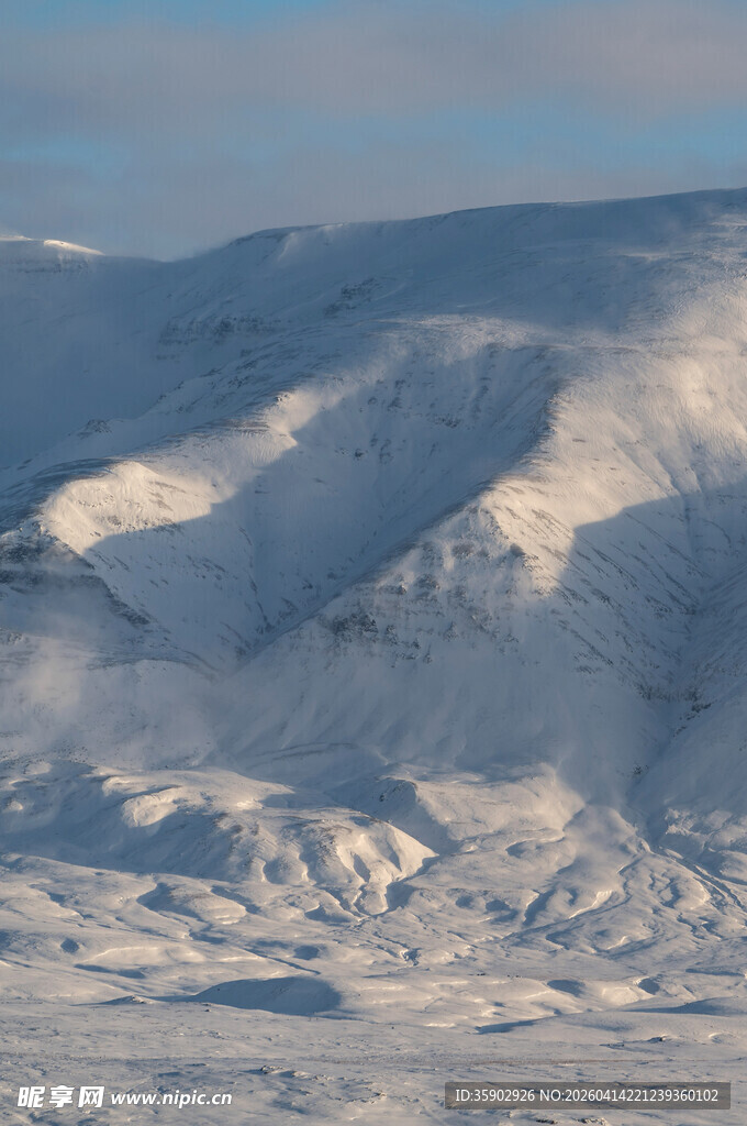 冬日雪山壮美风光