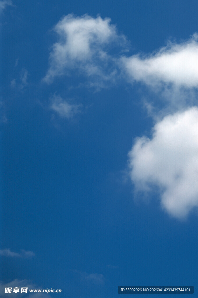 蓝天之上的朵朵白云