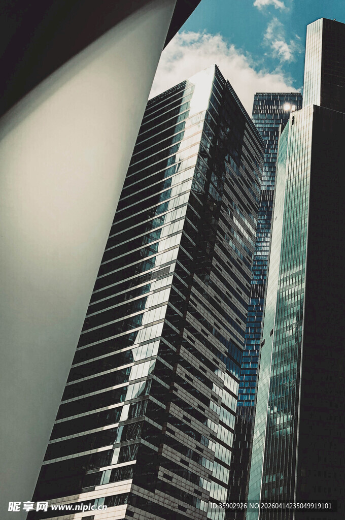 摩天大楼高耸入云