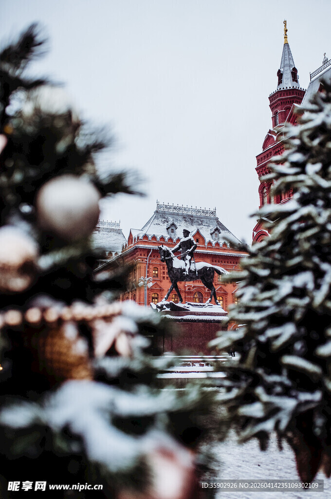 雪中圣诞景与欧式建筑
