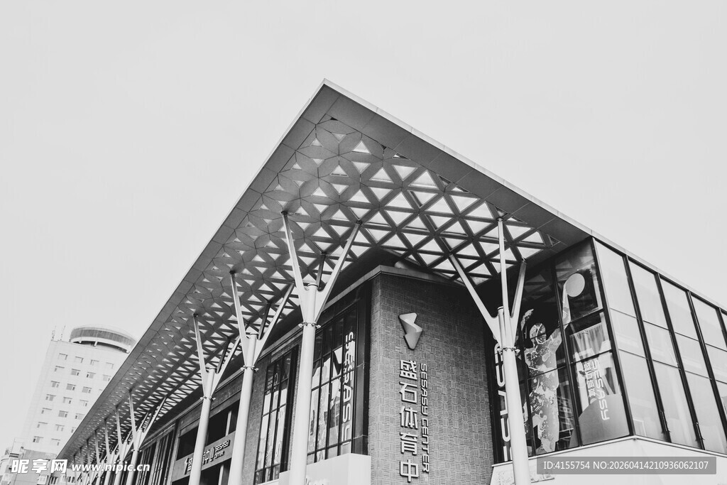 现代镂空建筑外观