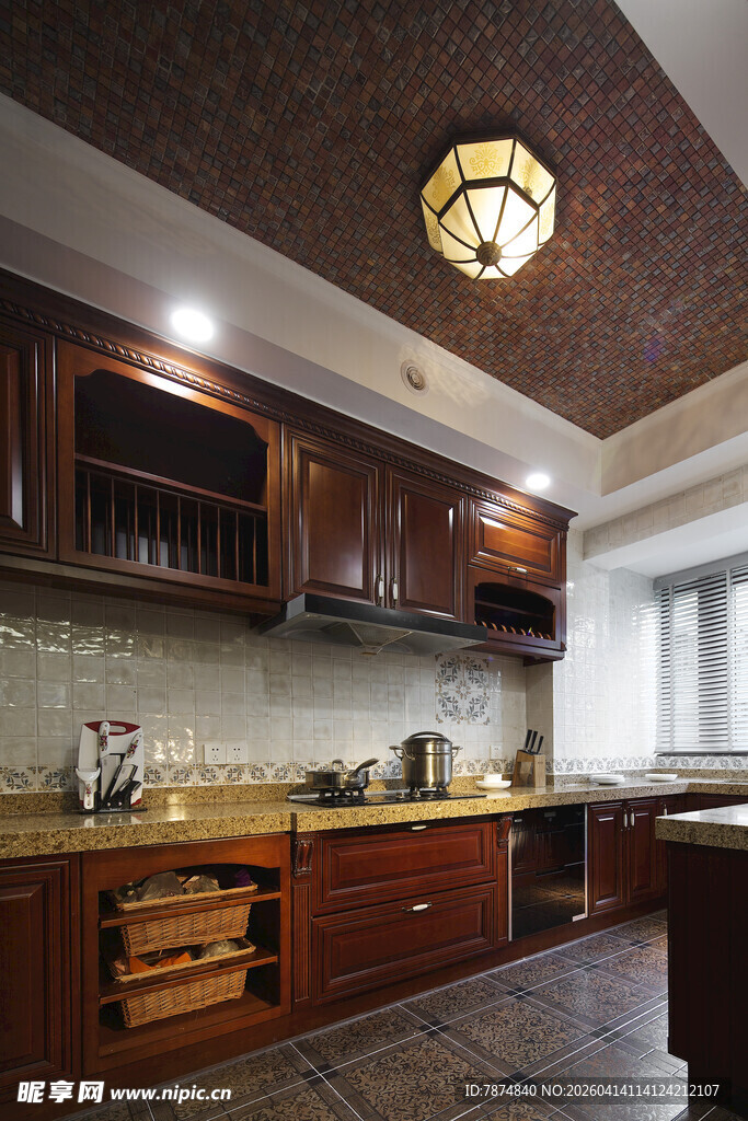 现代风格木质厨房空间