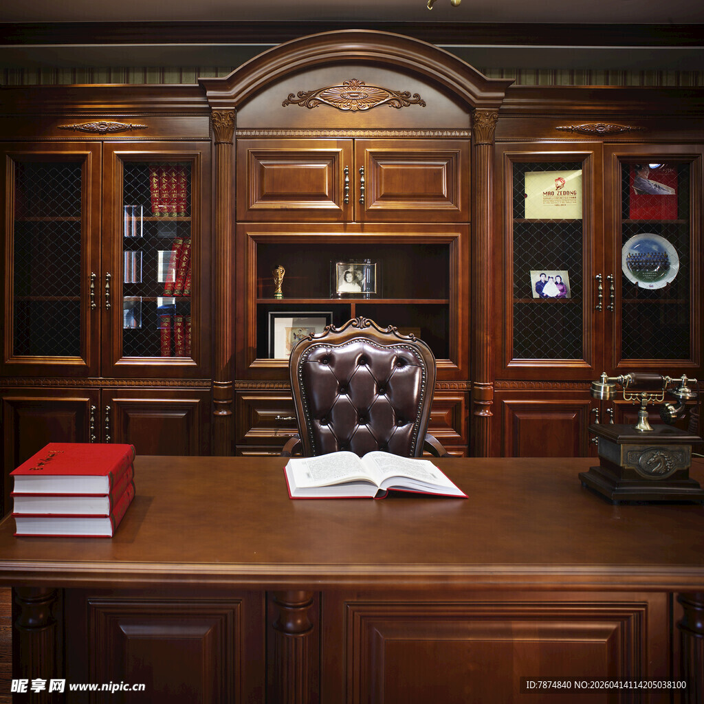 古典风格的豪华书房场景