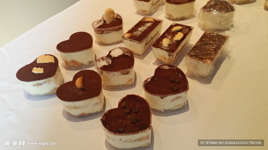 精致心形甜点组合