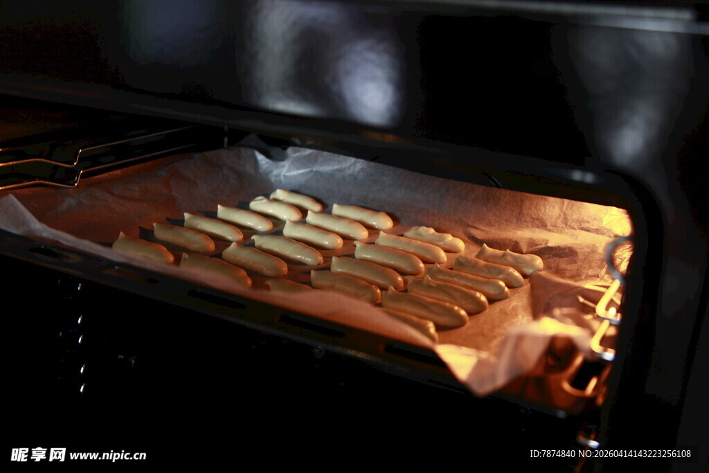 烤箱中烤制的美味小点心