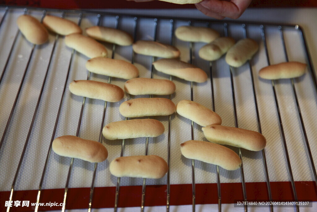 烤制中的美味小饼干