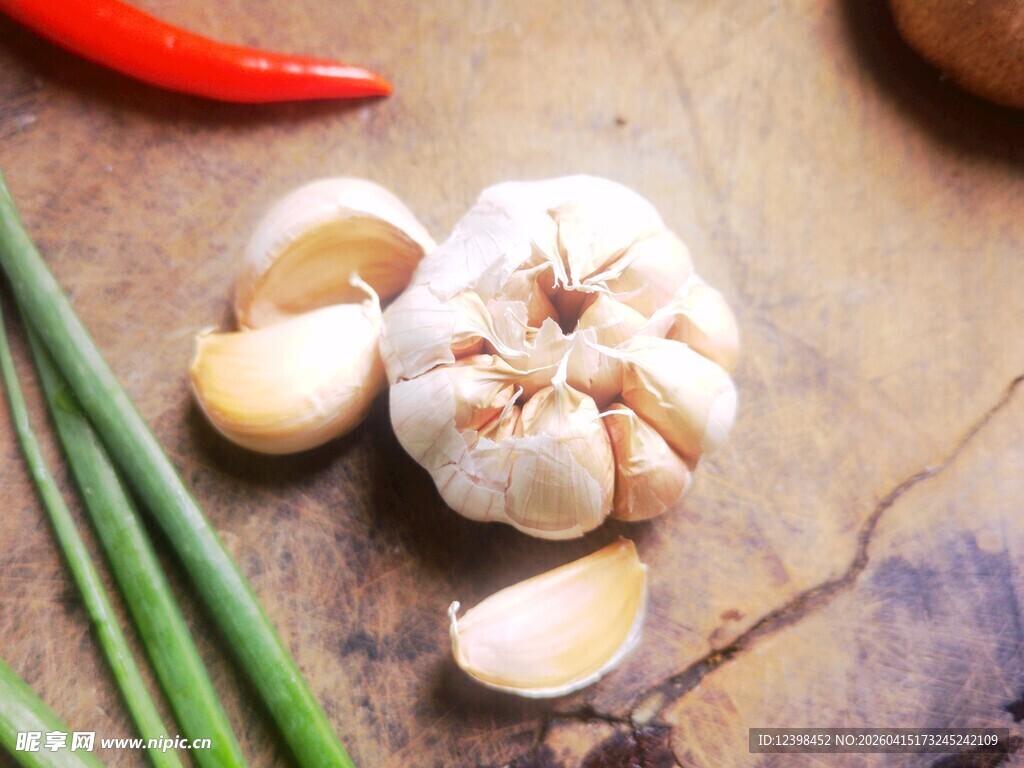 新鲜大蒜与葱