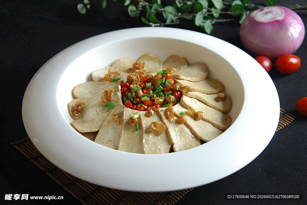 白辣椒蒸甘泉豆腐