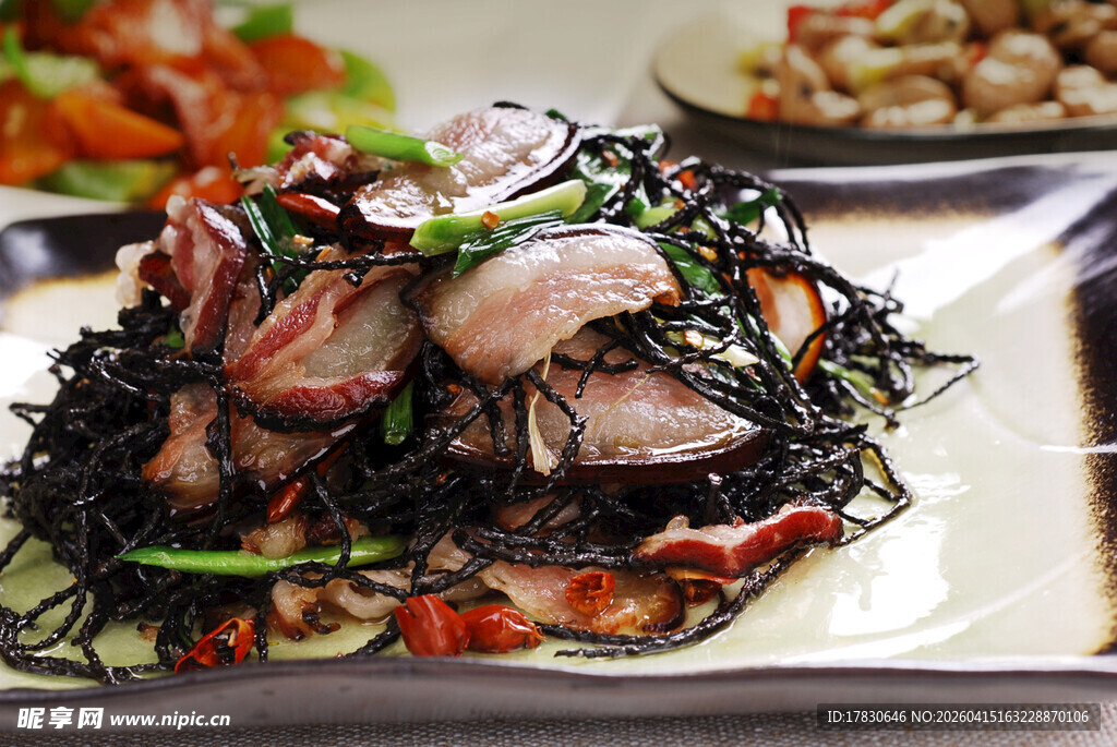 核桃花炒腊肉 调
