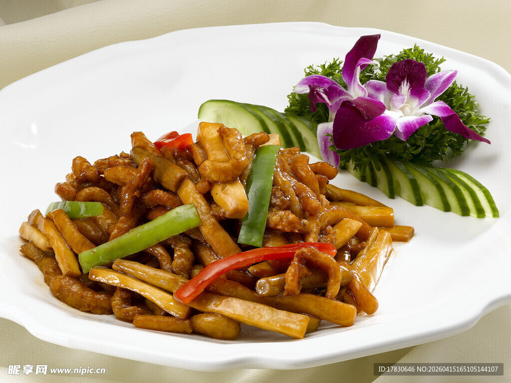 野山菌炒猪柳青