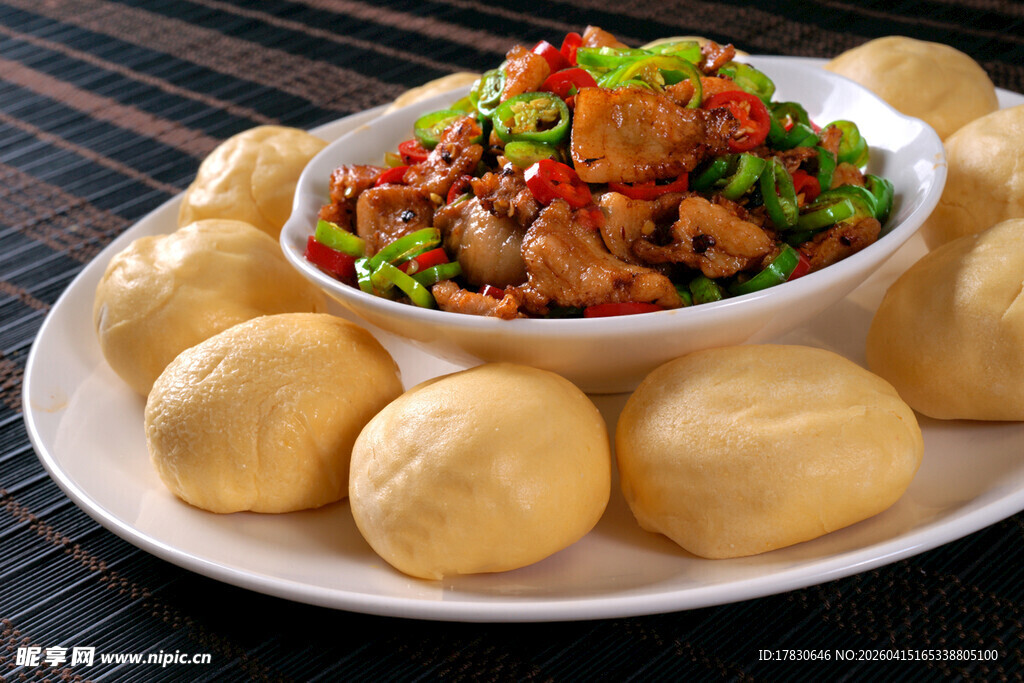 小炒肉夹窝窝头