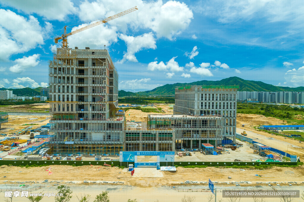 在建高楼施工现场