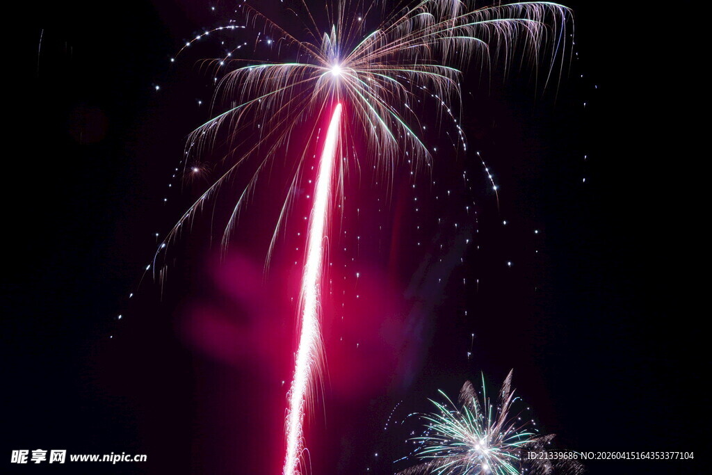 绚丽烟花夜空绽放
