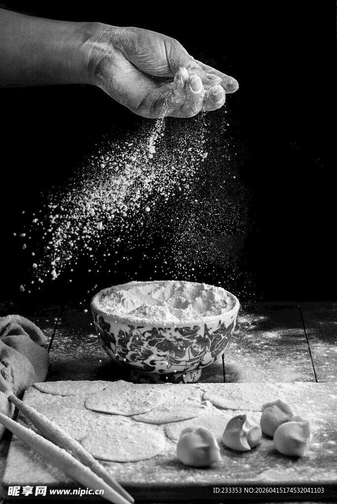 手撒面粉的面点制作瞬间