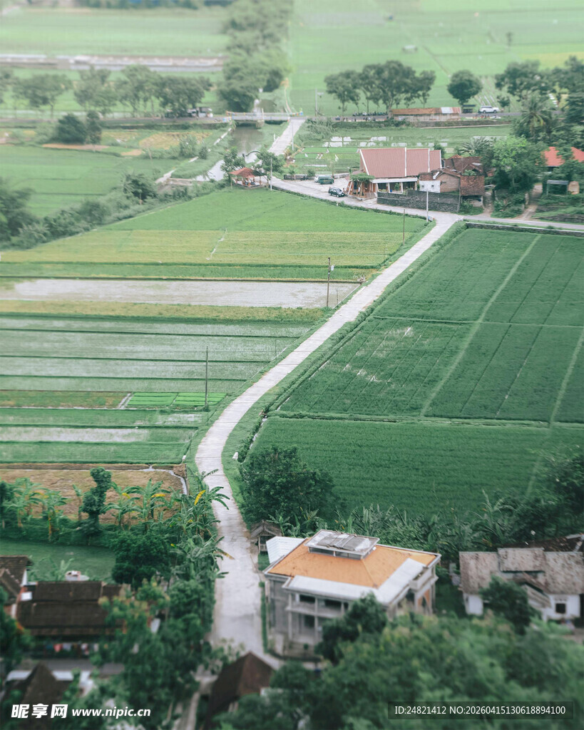 俯瞰乡村田园风光