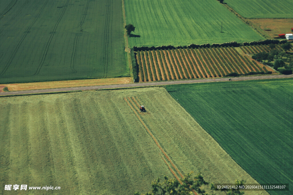 俯瞰广袤农田景观