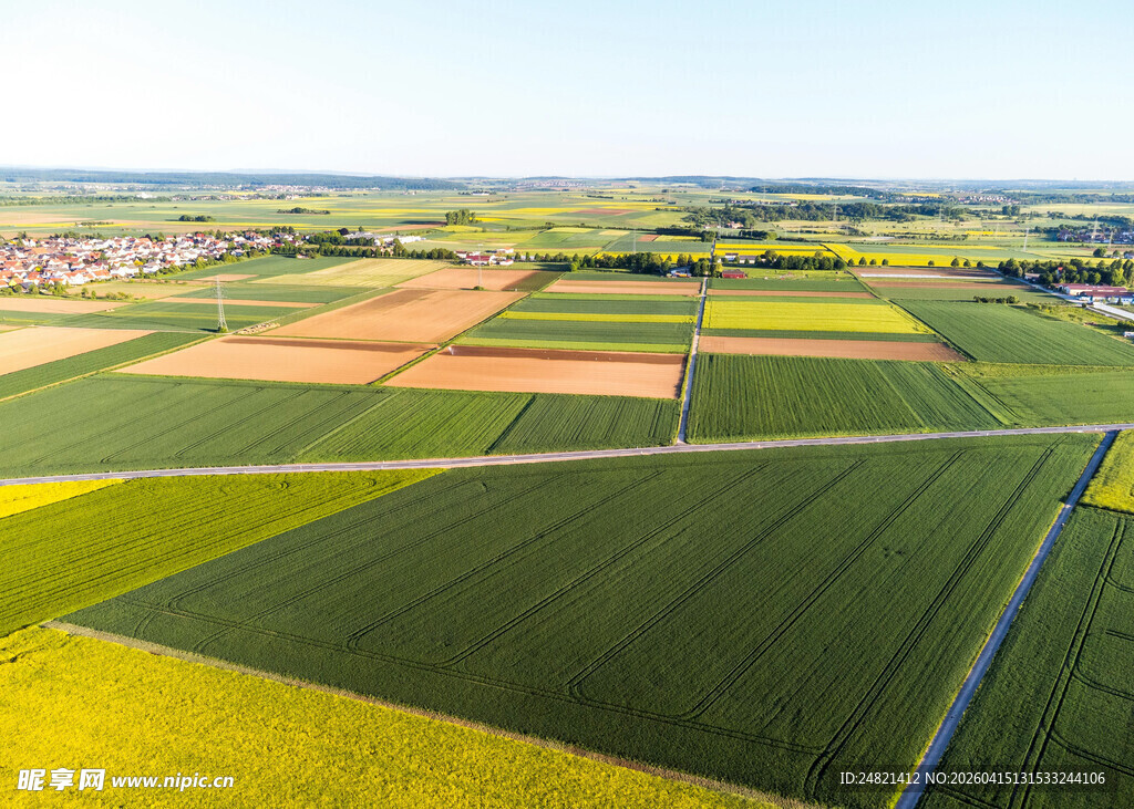 田园风光航拍图