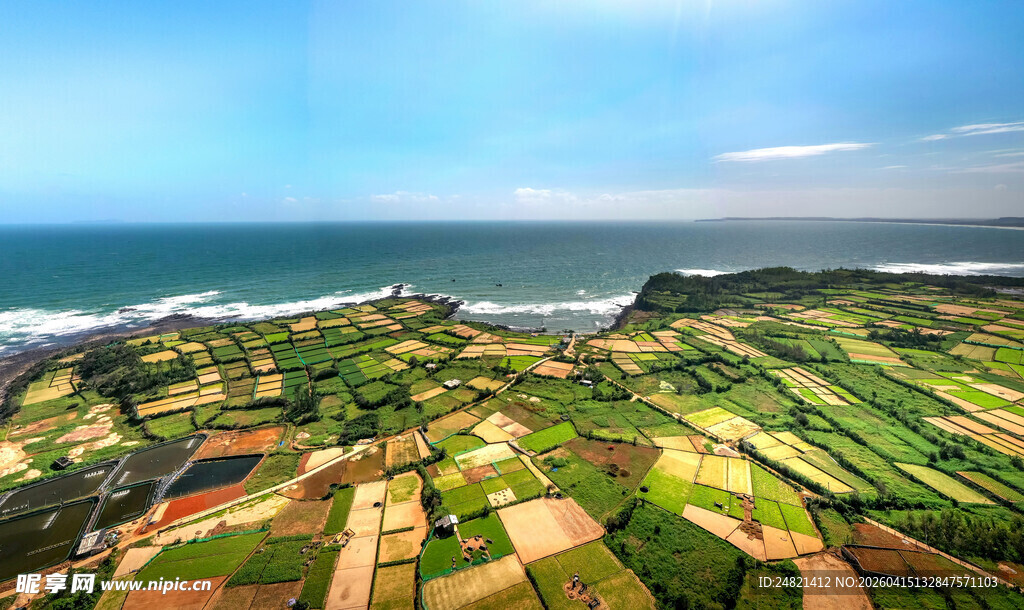 俯瞰多彩海岸田园风光