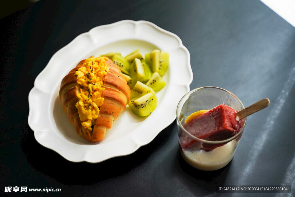 美味餐食搭配饮品