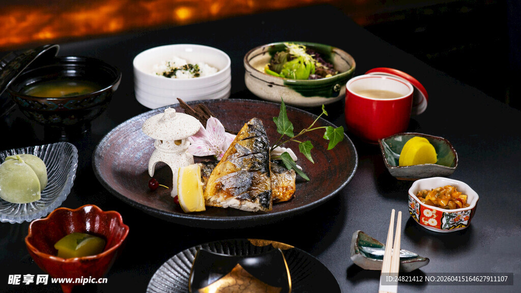 丰盛日式料理拼盘