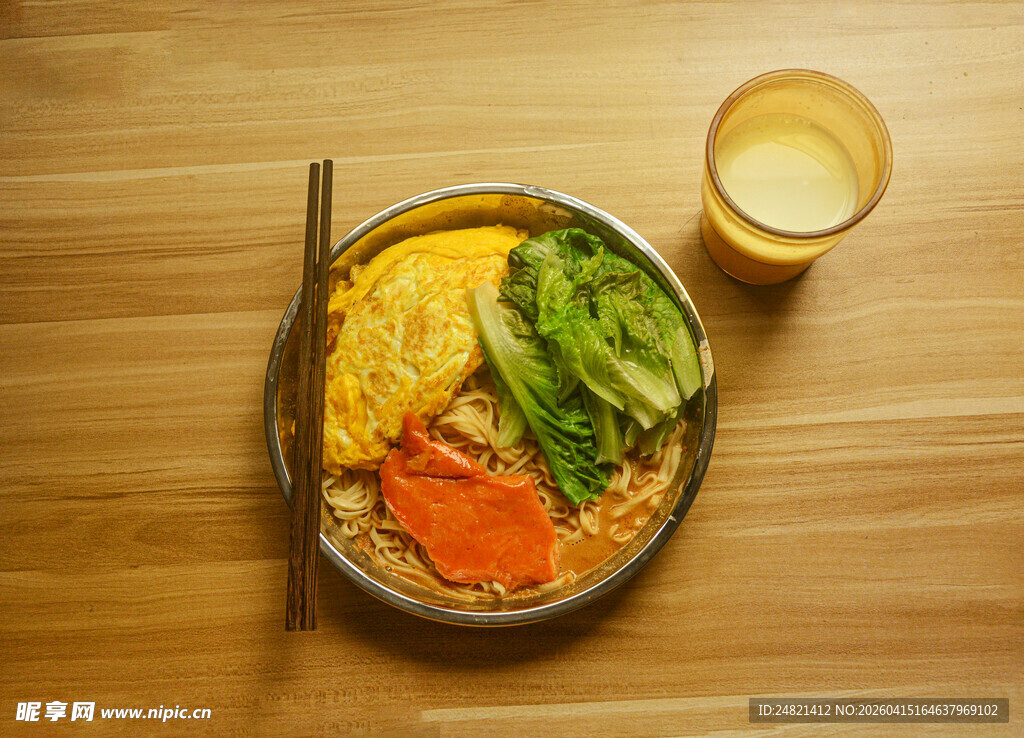 美味营养便当搭配饮品
