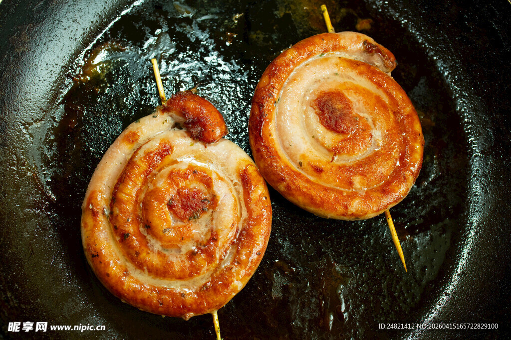 煎制中的培根卷