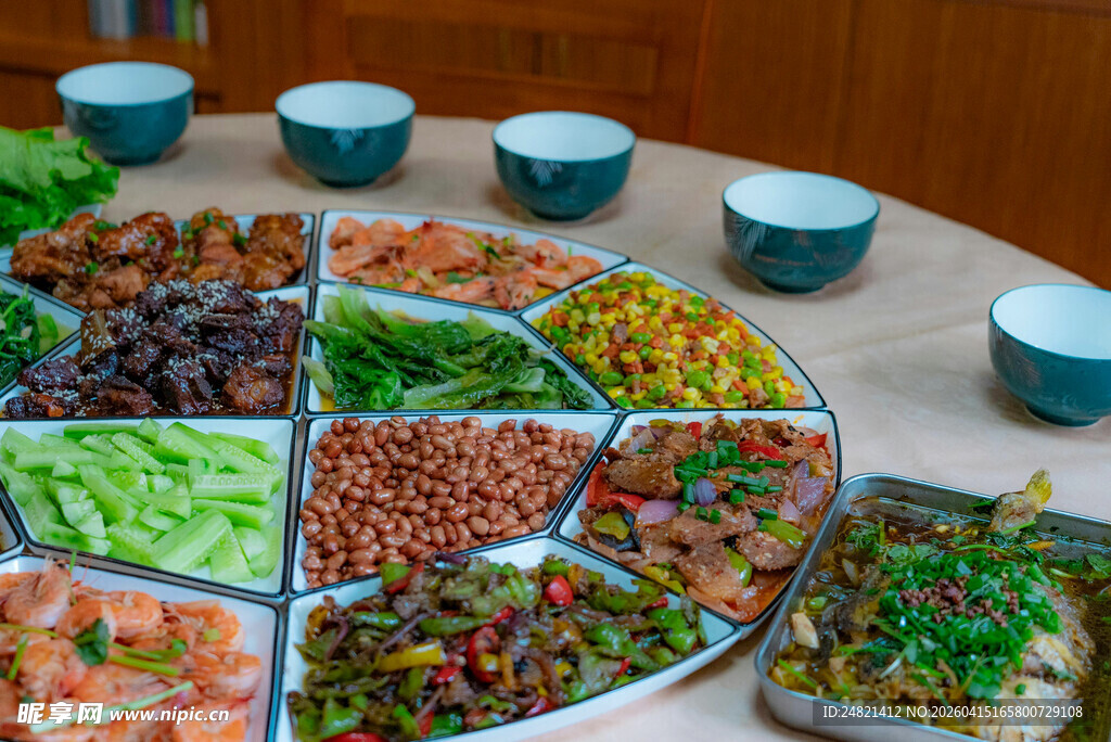 丰盛中式拼盘美食盛宴
