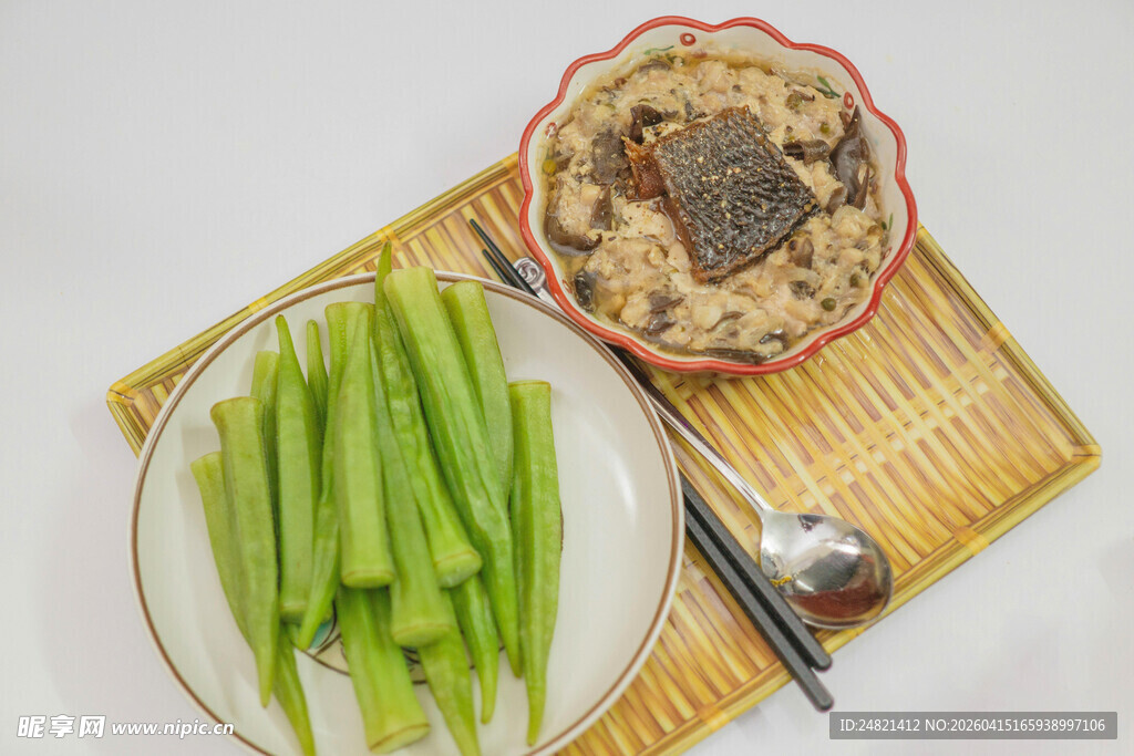 清炒秋葵与特色菜肴