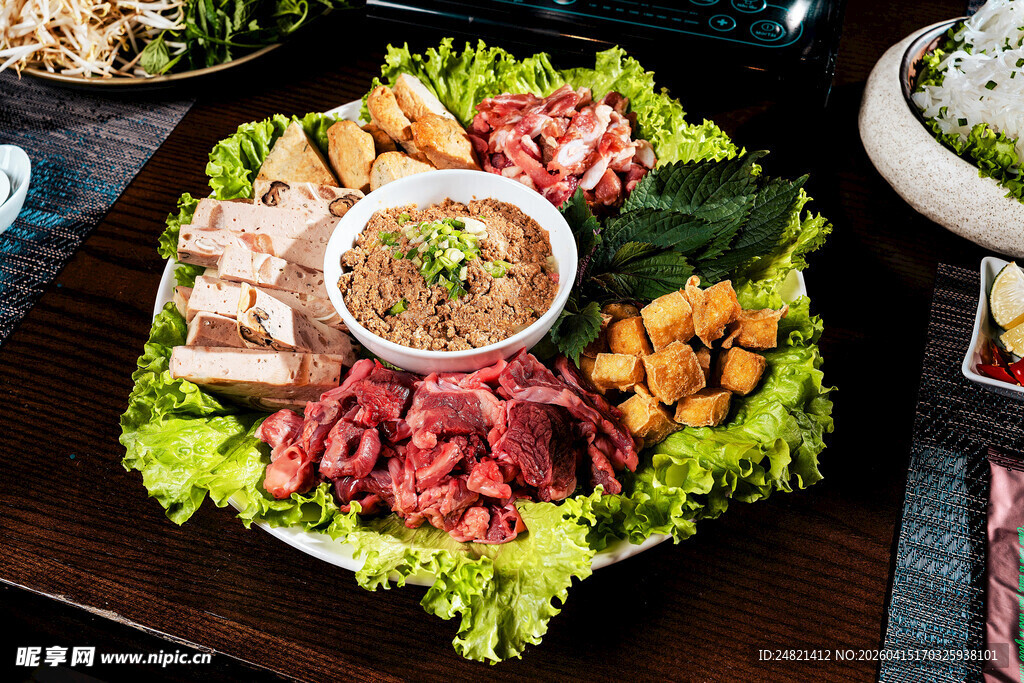 丰盛美味肉类拼盘