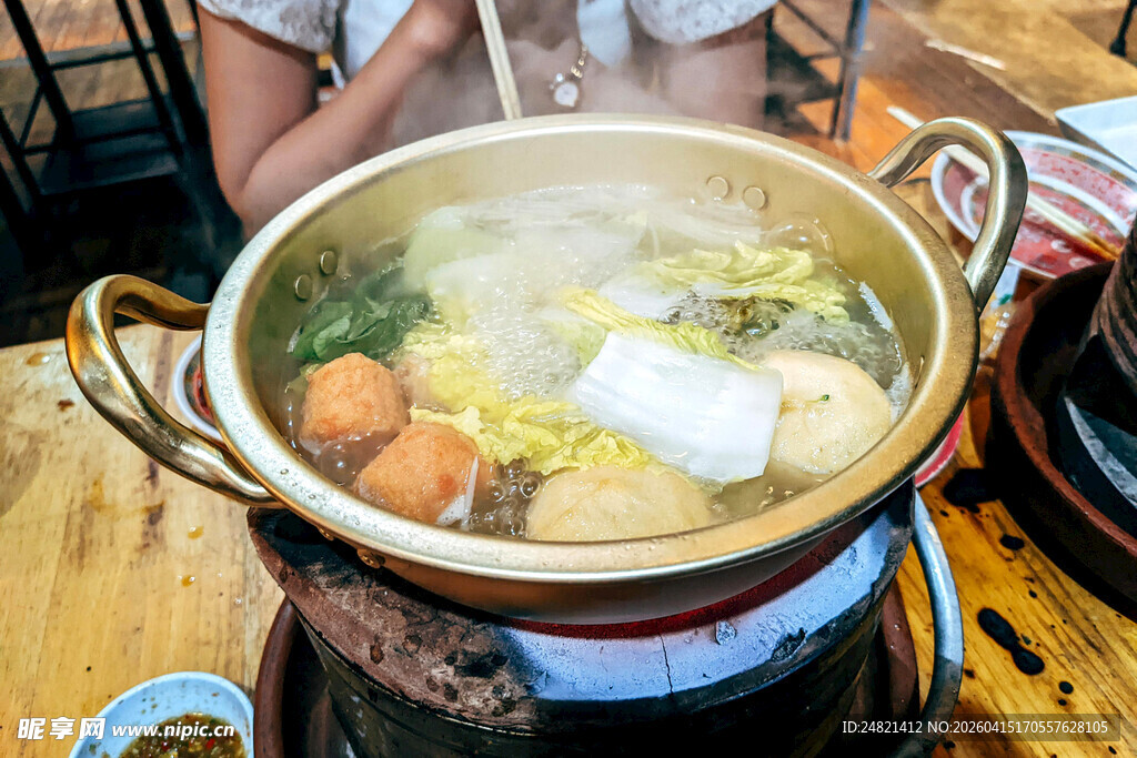 热气腾腾的美味火锅