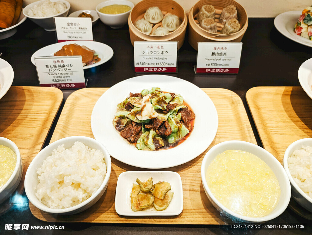 中式丰盛餐食展示