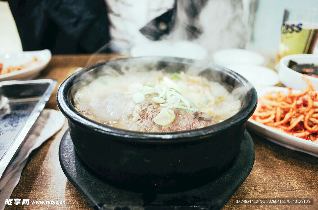 热气腾腾的美味火锅料理