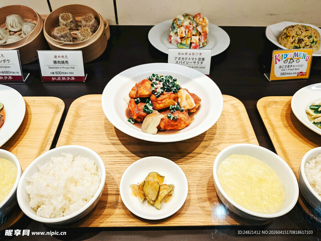 丰盛中式餐点的美味呈现