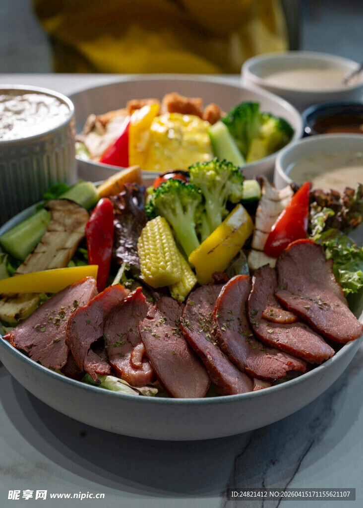 美味牛肉沙拉拼盘