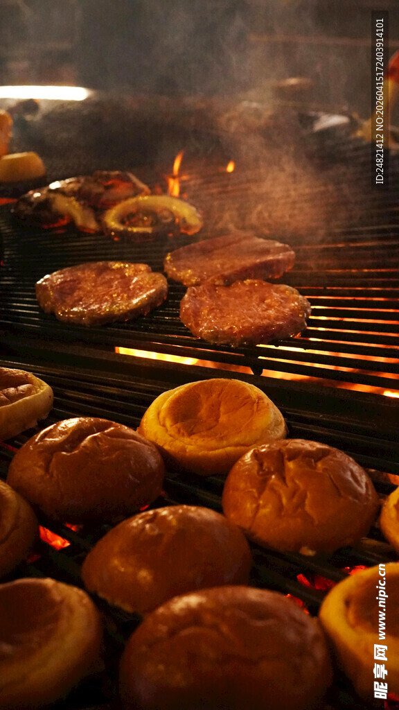 户外烧烤中的美味汉堡